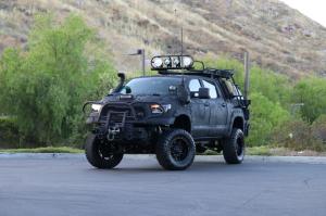 Toyota Tundra CrewMax 4x4 Zombie Apocalypse 2013 года 